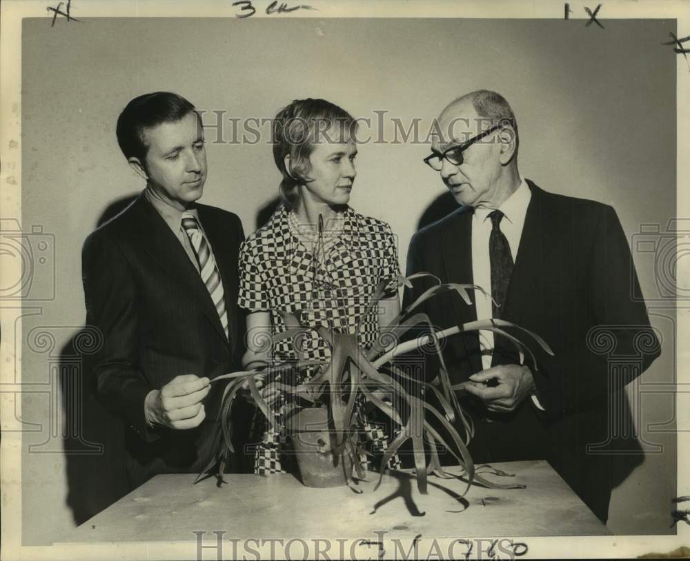 1971 Press Photo Patio Planters - Charles Minton and Other Leaders, New Orleans
