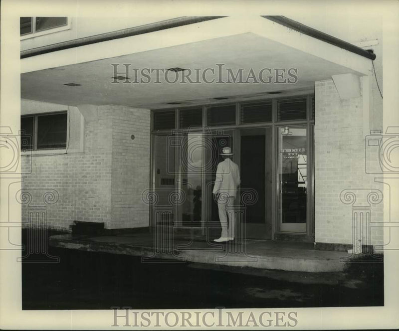 Load image into Gallery viewer, 1949 Press Photo Southern Yacht Club on the Lake - noc42628
