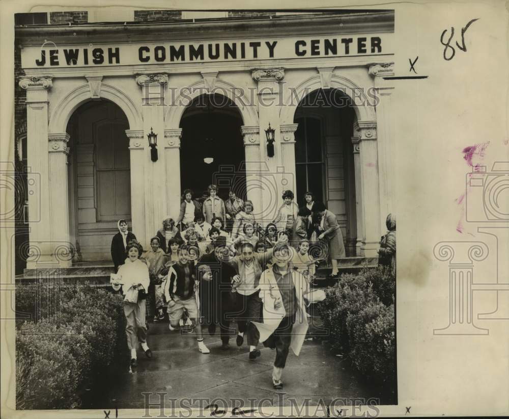 1963 Press Photo Members of the Young Judaeans of New Orleans at Jewish Center