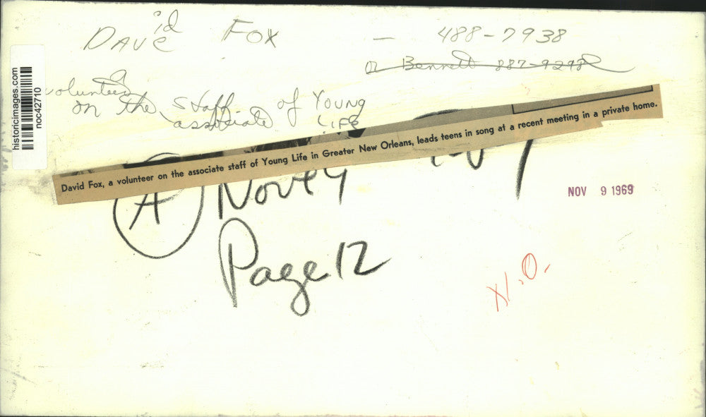 1969 Press Photo David Fox leads teens during Young Life meeting in New Orleans