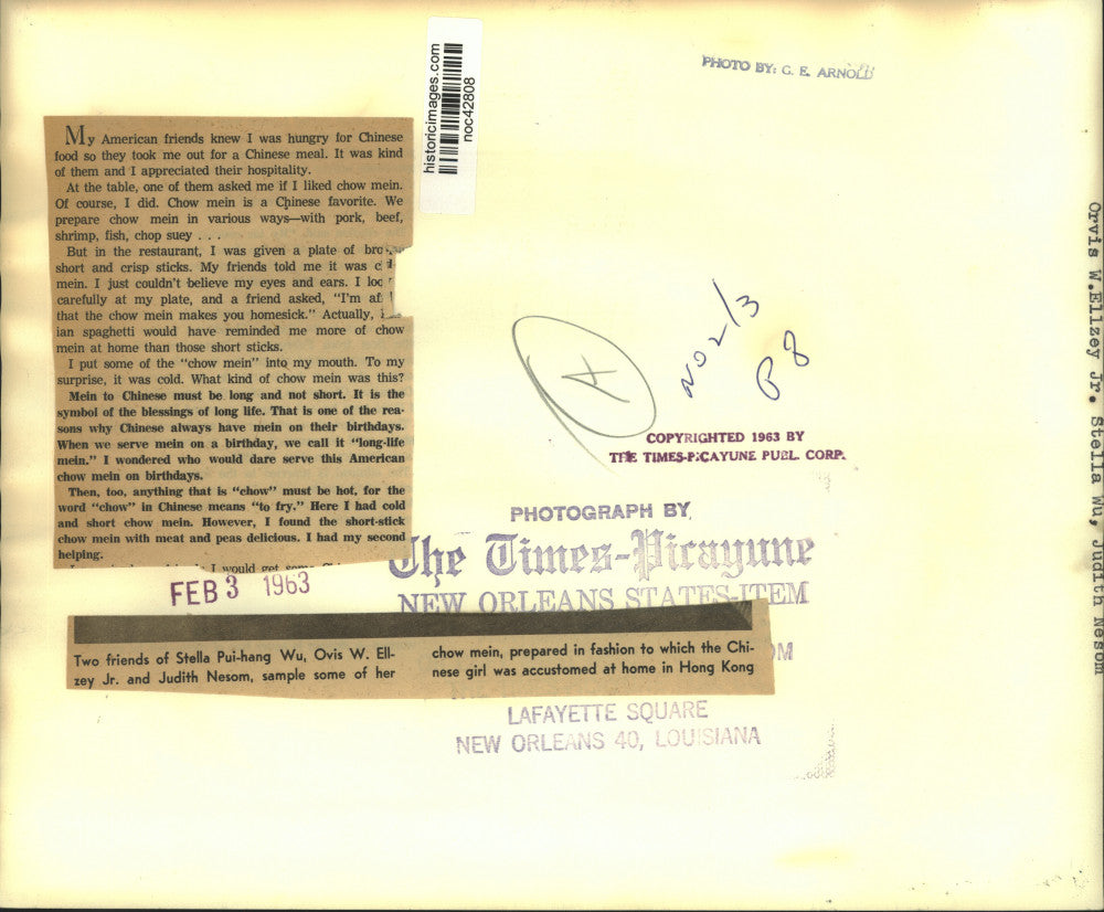 1963 Press Photo Stella Wu serves traditional chow mein to friends - noc42808