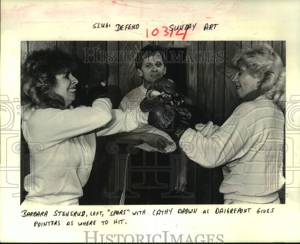 1985 Press Photo Women Learn Self Defense At Kenner YMCA From Carl Daigrepont- Historic Images