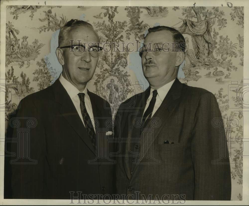 1957 Press Photo Chrysler Corporation - Paul Herpolsheimer and L.I. Woolson- Historic Images