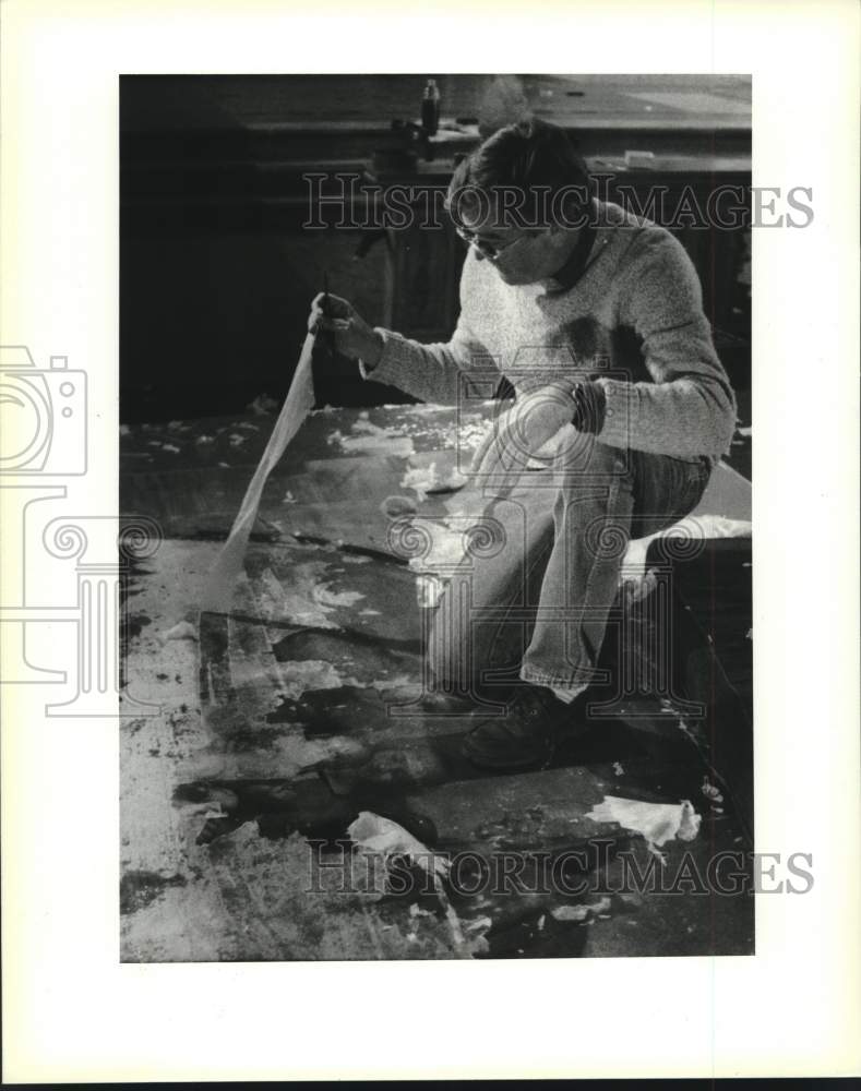 1993 Press Photo Richard White restores painting at St. Alphonse Church- Historic Images