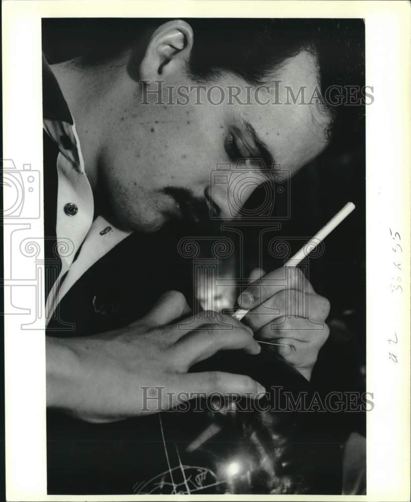 1990 Press Photo Charles Schommer of Kenner, Louisiana Maintains Bowling Balls- Historic Images