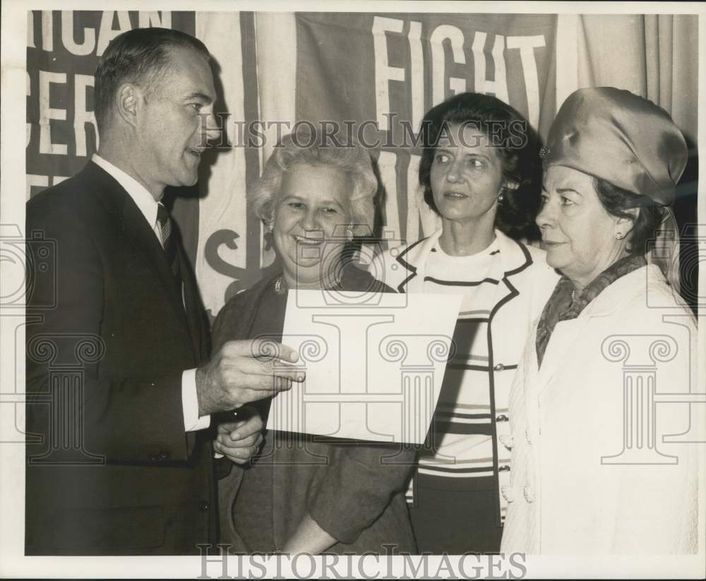 1968 Press Photo Dr. Winston Neese at Cancer Awards event at Royal Orleans