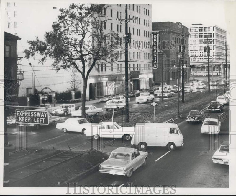Load image into Gallery viewer, 1965 Press Photo Intersection of St. Charles Avenue and Clio Street, New Orleans
