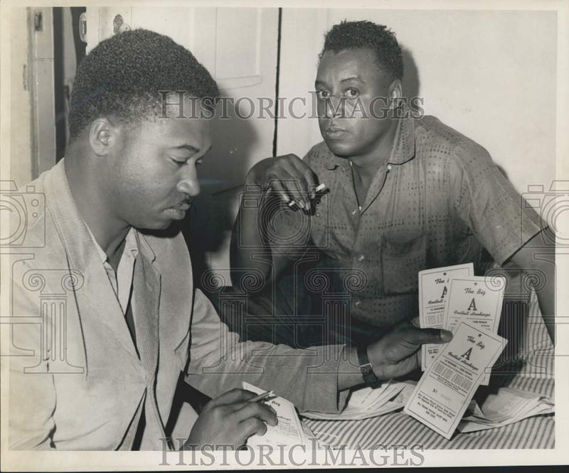 Load image into Gallery viewer, 1965 Press Photo New Orleans Police-Detective Warren Woodfork and Curly Mattere
