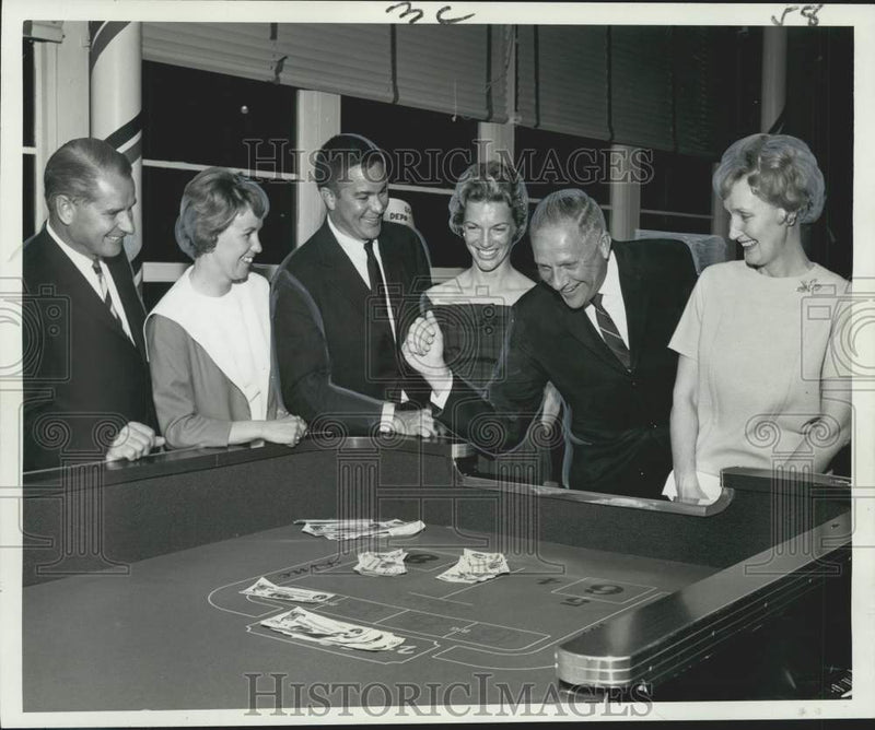 Load image into Gallery viewer, 1964 Press Photo Sailors at Southern Yacht Club gambling party - noc44525
