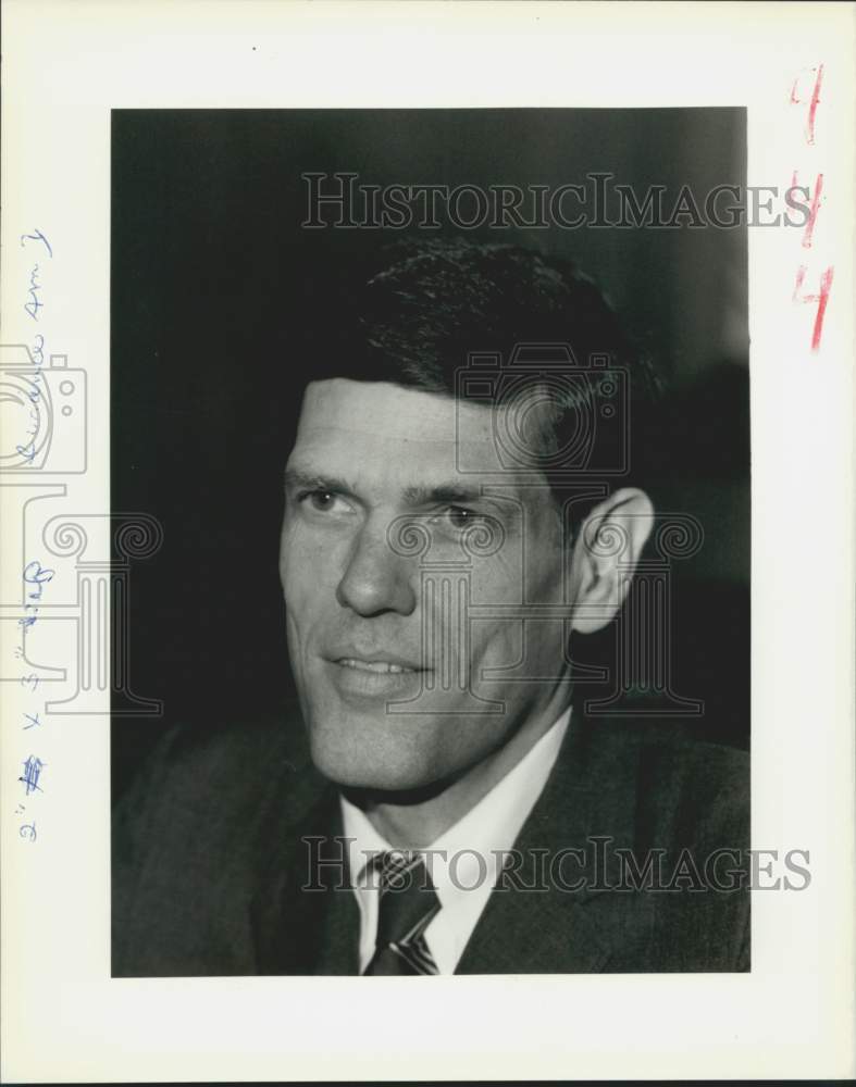 1988 Press Photo Oil analyst Kurt Wulft of McDep Associates in New York- Historic Images