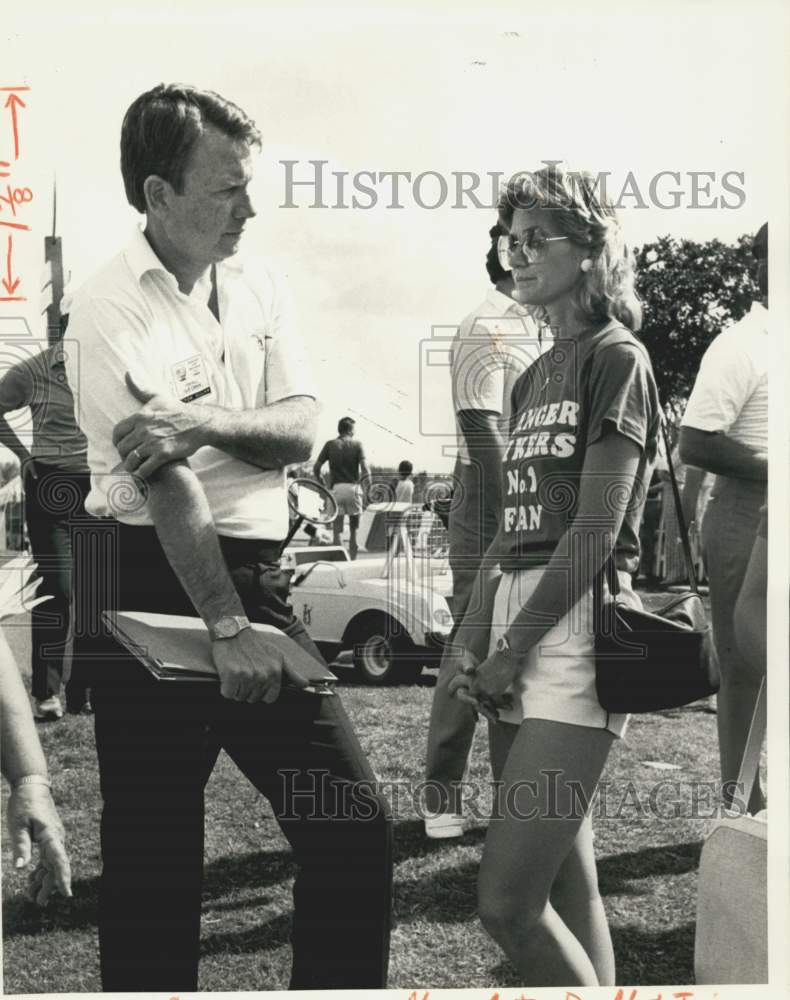 Load image into Gallery viewer, 1965 Press Photo Tommy Wulff chats with Vikki Langer in Coral Springs, Florida
