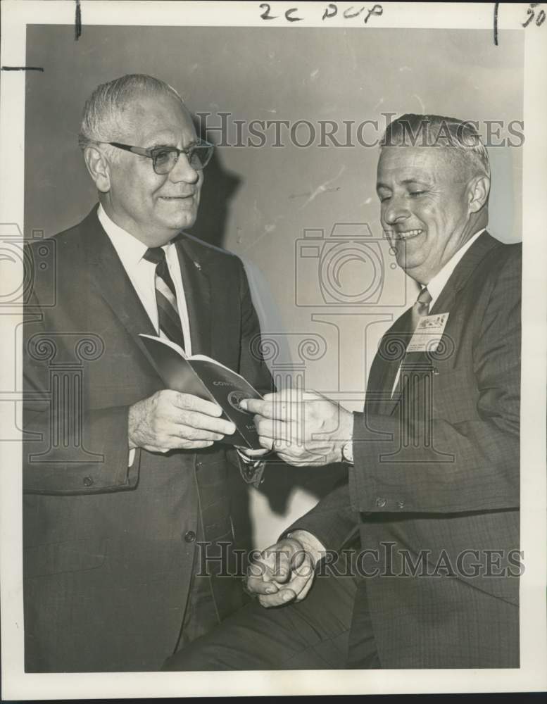 Load image into Gallery viewer, 1967 Press Photo Raymond C. Winderlich, John F. McMahon of Kiwanis International
