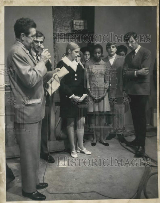 1968 Press Photo WYES-TV annual auction participants. - noc45057
