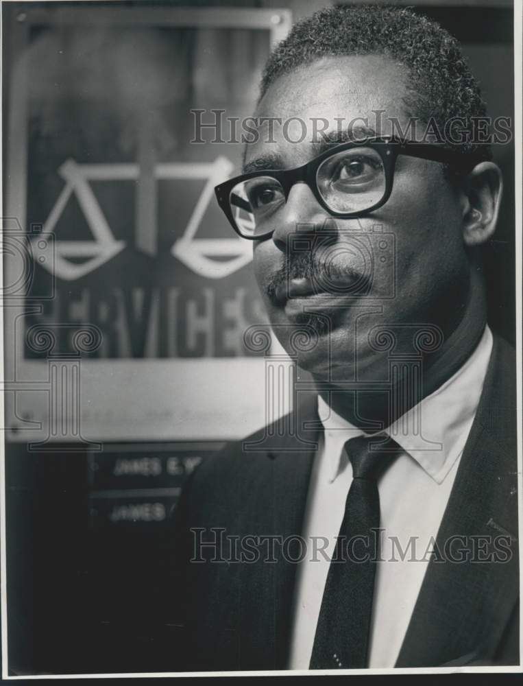 Load image into Gallery viewer, 1969 Press Photo Attorney James E. Young Jr., New Orleans Legal Assistance
