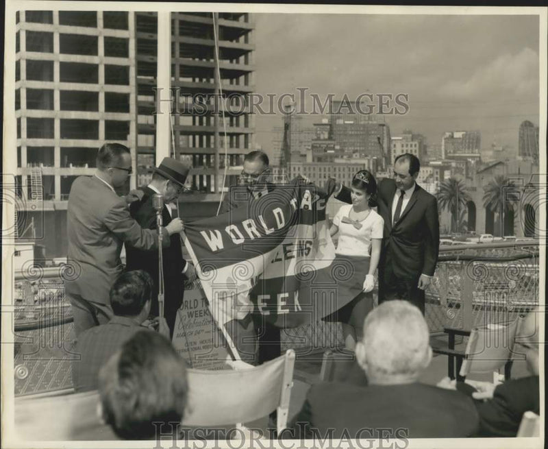 Load image into Gallery viewer, 1965 Press Photo Participants of World Trade Week - noc45364
