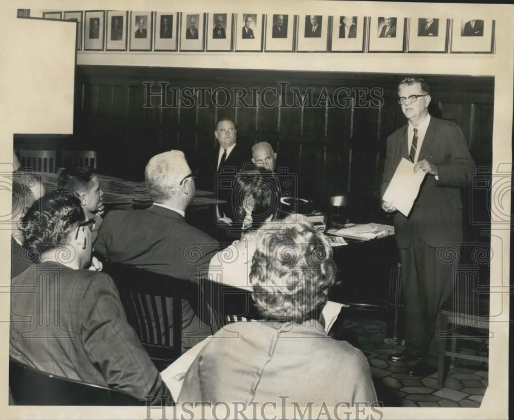 1966 Press Photo Delegates during fund raising campaign at Chamber of Commerce