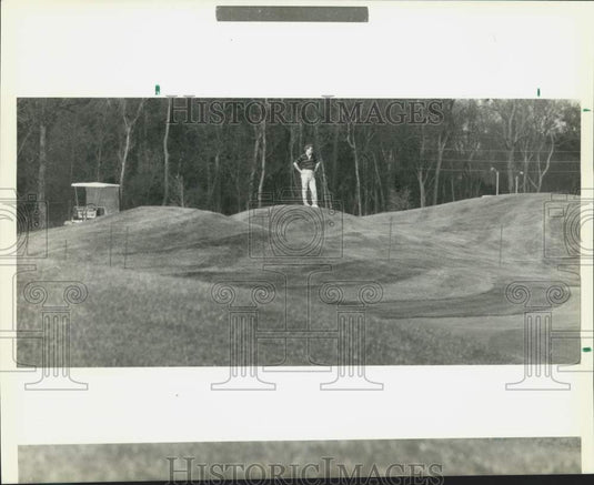 1989 Press Photo Tommy Wulff stands at English Turn spectators mound - noc45500- Historic Images
