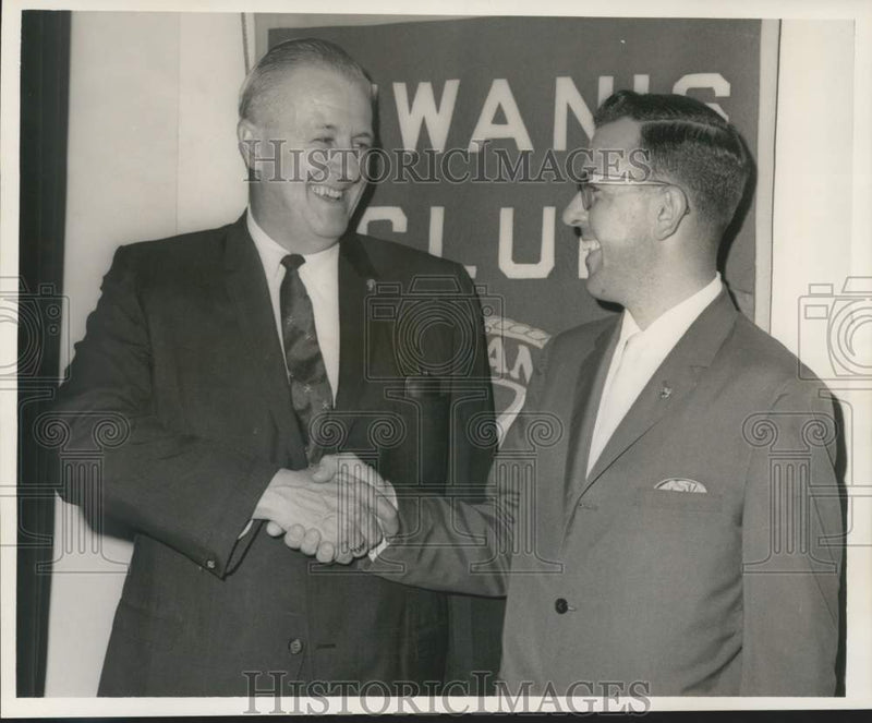 Load image into Gallery viewer, 1967 Press Photo Kiwanis International Division Meeting at Fountainbleau Motel
