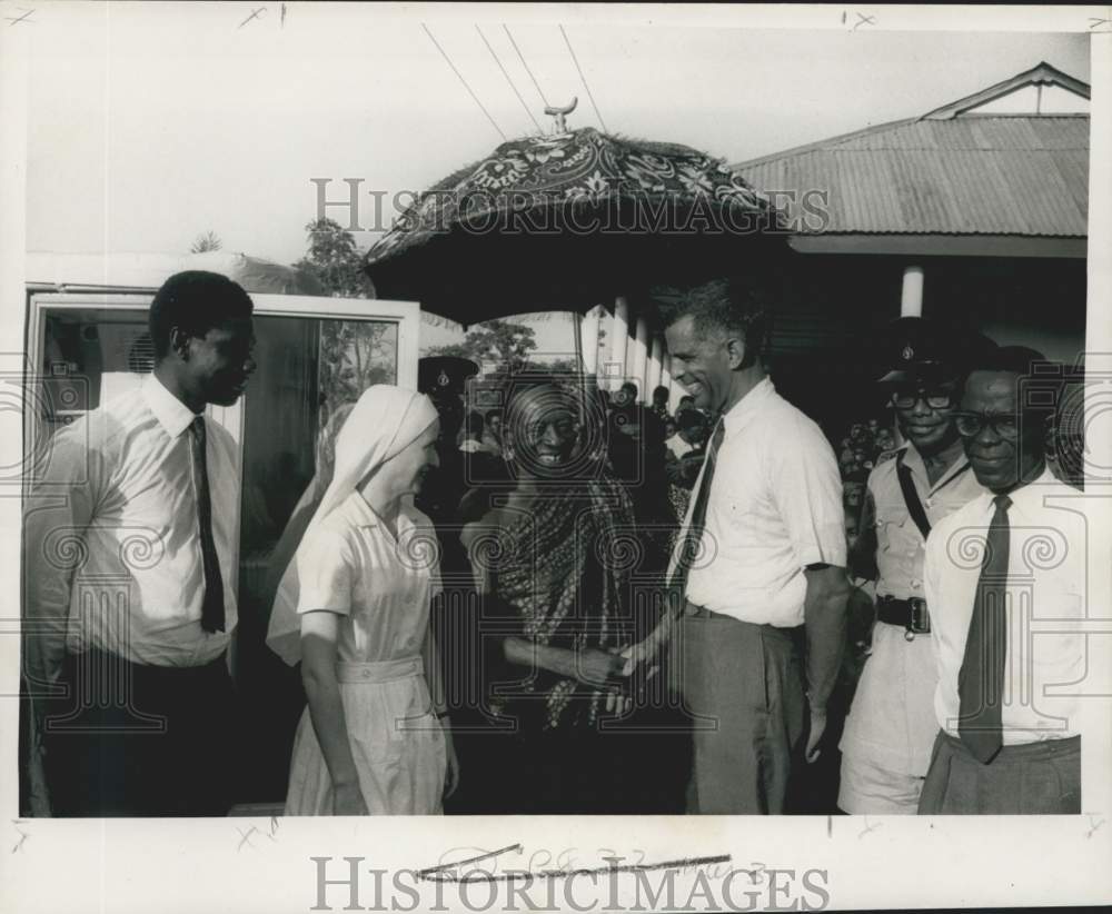 1961 Press Photo Ambassador Williams greets Tribal Chief in Ghana at Hospital