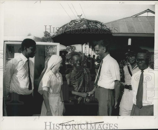 1961 Press Photo Ambassador Williams greets Tribal Chief in Ghana at Hospital