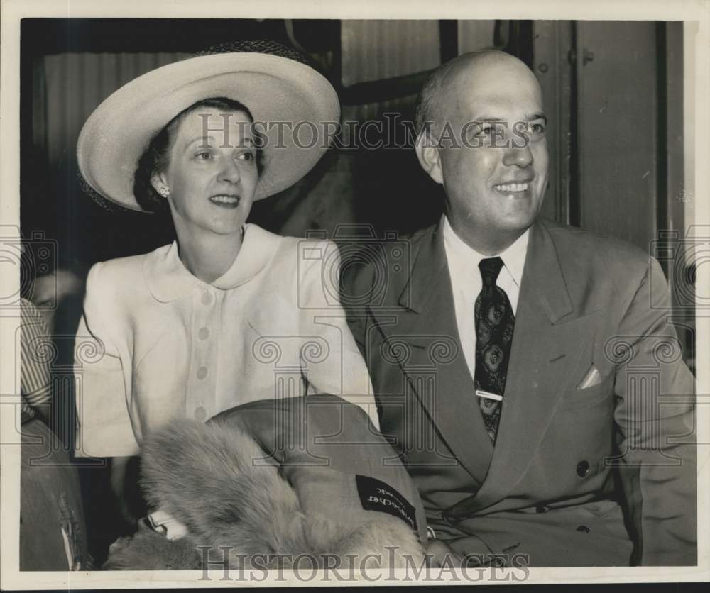 Press Photo Mr. and Mrs. Glenn Wolfe arrived on the SS Del Sud. - noc45868- Historic Images