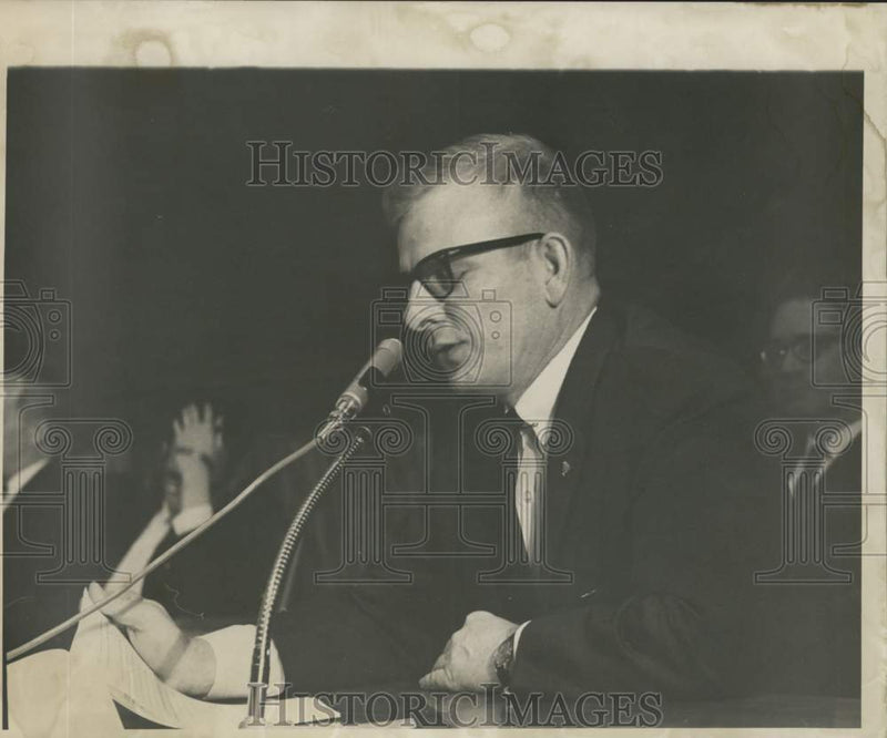 Load image into Gallery viewer, 1967 Press Photo Robert Wolf at the microphone. - noc45877
