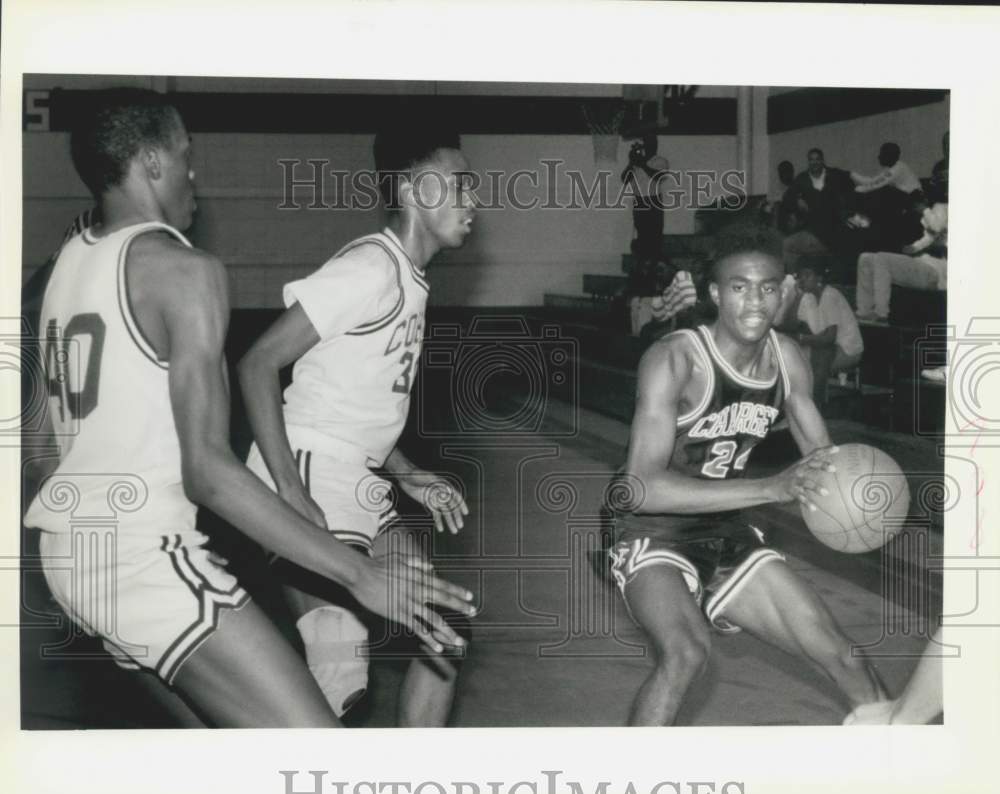1989 Press Photo Reginald Young and Cohen High School Basketball Players- Historic Images