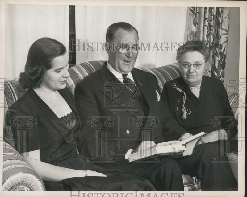 Load image into Gallery viewer, 1951 Press Photo Charles Wilson, Defense Mobilization Director, and Family
