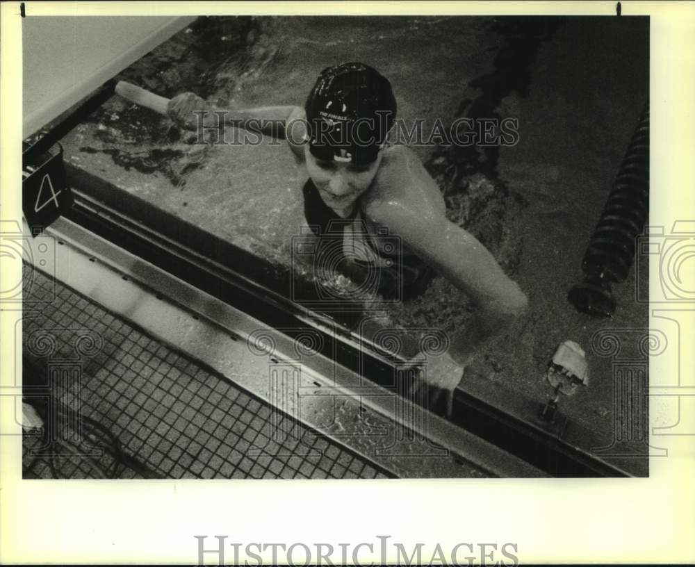 1989 Press Photo Meaghan Williams at University of New Orleans Lakefront Pool- Historic Images