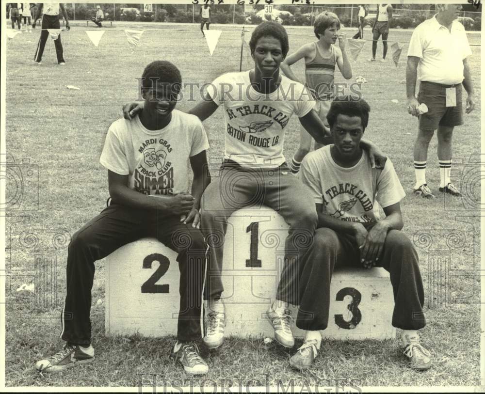 1979 Press Photo Lawrence Williams and Winners, Annual Mardi Gras Summer Relays- Historic Images