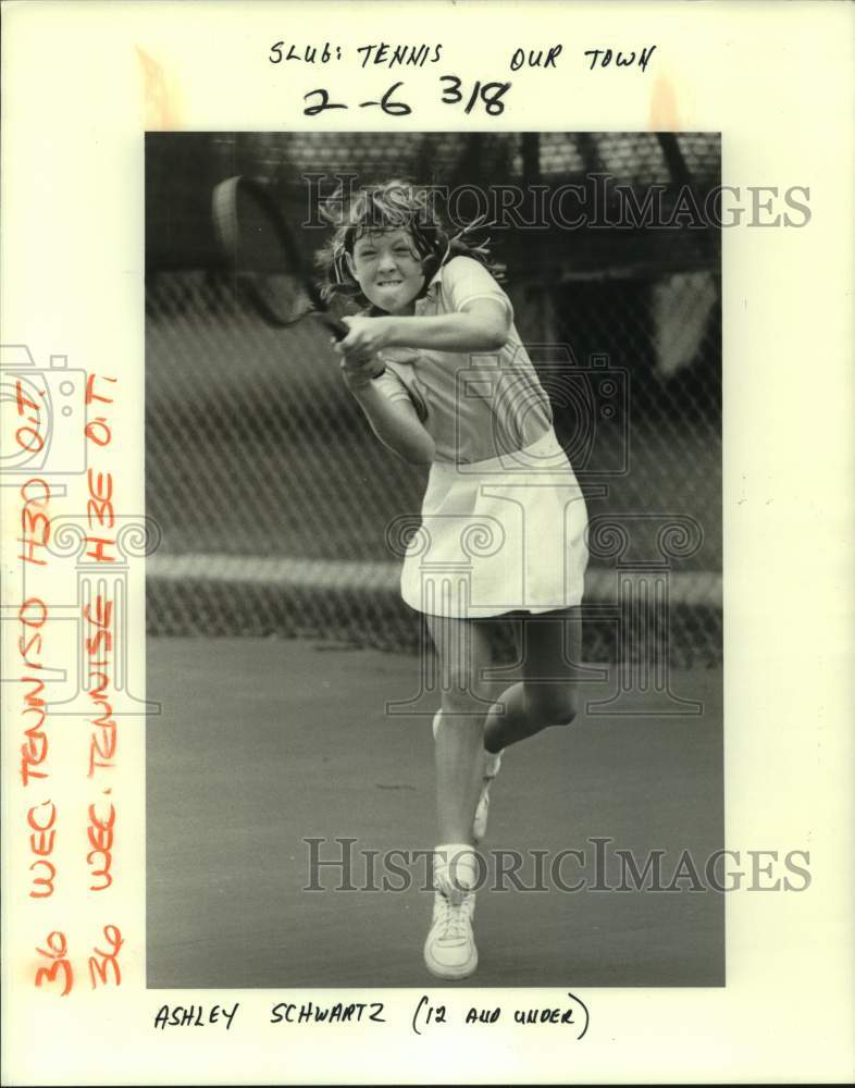 1984 Press Photo Ashley Schwartz participates in double tennis tournament- Historic Images