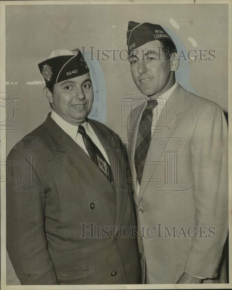 1954 Press Photo A.J. Wiltz Jr. with Lindsey Aucoin of VFW Post No. 6640