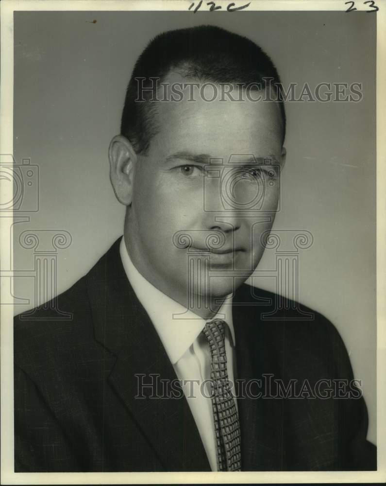Load image into Gallery viewer, 1967 Press Photo O. G. Simpson, Sinclair Oil &amp; Gas Company Vice President
