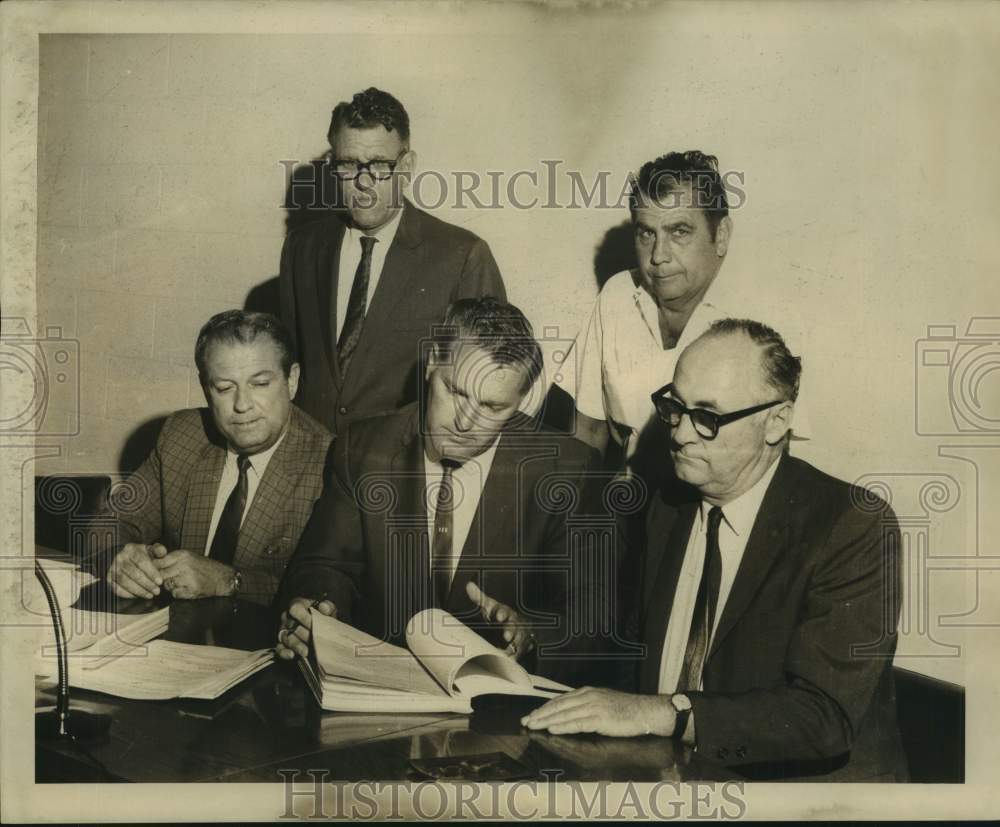 1969 Press Photo Officials at Harahan City Hall for Signing Contract for New Gym