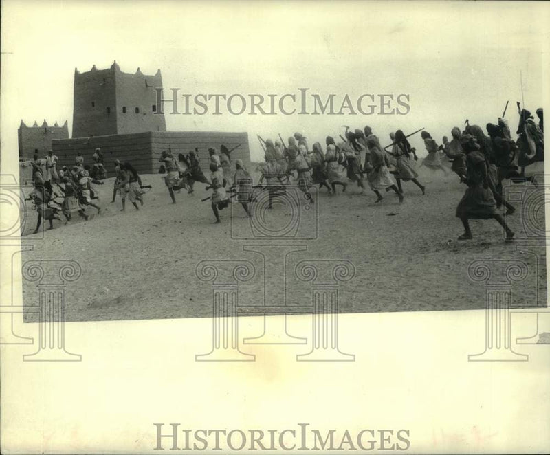 Load image into Gallery viewer, 1968 Press Photo Yemeni Royalist Soldiers Retake Village Abandoned by Egyptians
