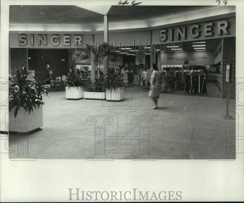 1970 Press Photo Singer Sewing Center, Clearview Shopping Center, Louisiana