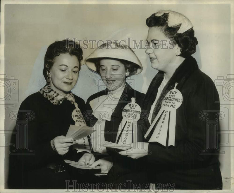 Load image into Gallery viewer, 1958 Press Photo Hadassah Week - Mrs. Hans Kuttner and Other Chairmen, Louisiana
