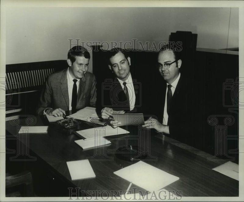 Load image into Gallery viewer, 1969 Press Photo Delegates prepare for March of Dimes event at Fontainebleau
