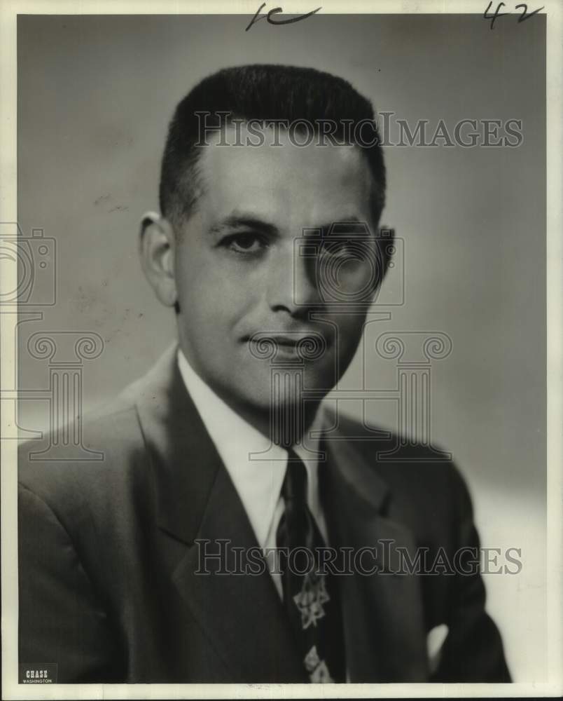 1960 Press Photo Alvin Shapiro of American Merchant Marine Institute - noc48096