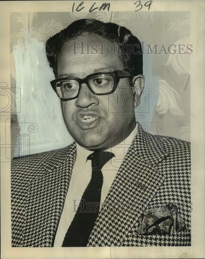 1965 Press Photo Indian&#39;s Narendra Singh interviewed at Lafitte Guest House.