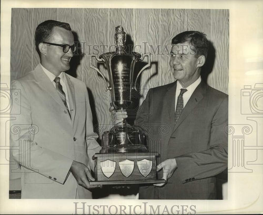 1965 Press Photo Owl Club of Tulane University - Rod Yeager and Dr. Norman Woody