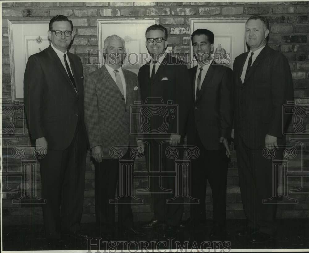 1966 Press Photo Phil Weinstein and officer of New Orleans health underwriters