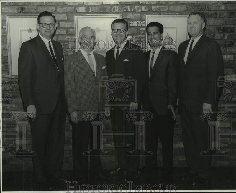 Load image into Gallery viewer, 1966 Press Photo Phil Weinstein and officer of New Orleans health underwriters
