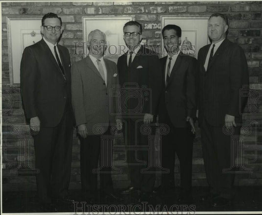1966 Press Photo Phil Weinstein and officer of New Orleans health underwriters