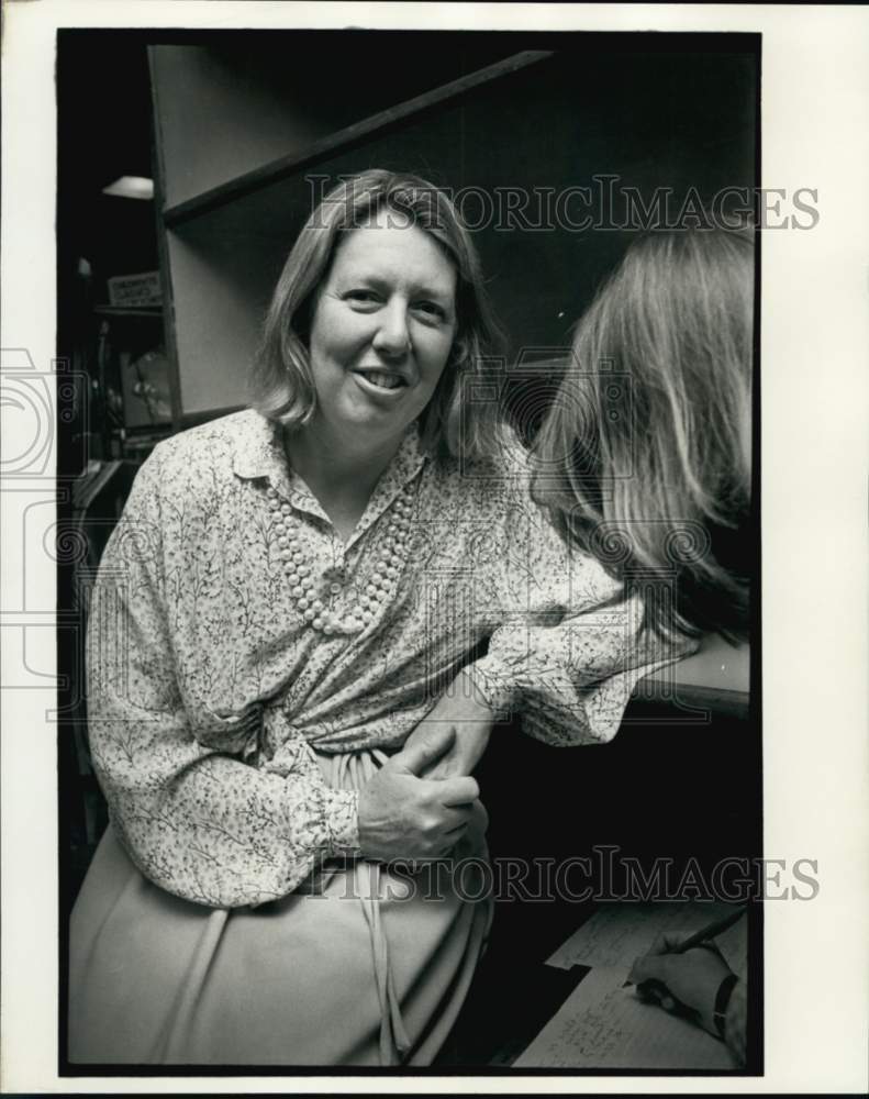 1978 Press Photo Writer Erica Wilson of "Embroidery Book" - noc49193