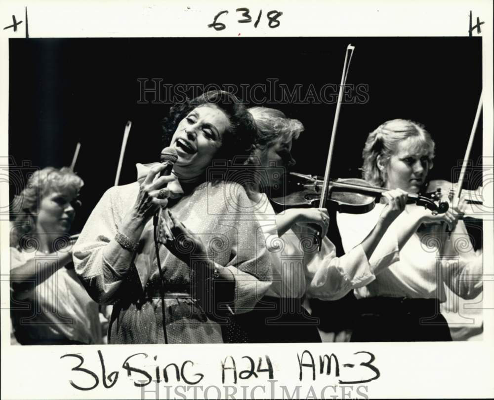 1984 Press Photo Jeunesses Musicales World Orchestra performing at World&#39;s Fair- Historic Images