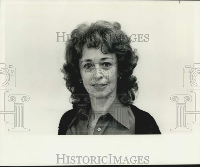 Load image into Gallery viewer, 1980 Press Photo Joan Wilson, PBS Producer of Masterpiece Theatre - noc49690
