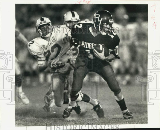 1988 Press Photo Ridgewood's Dave Shaw tries to escape from Ecole Classique- Historic Images