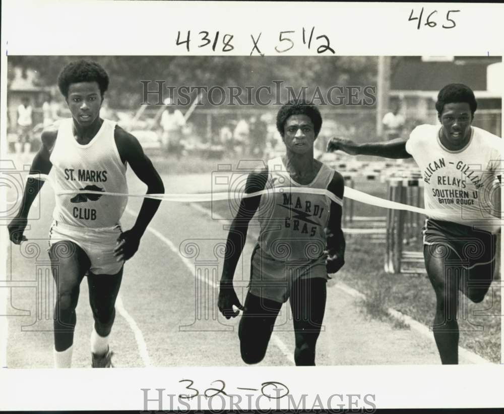 1978 Press Photo Dwight Williams with other Mardi Gras Summer Relays winners.- Historic Images