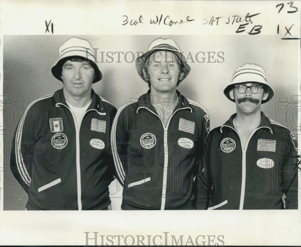 1975 Press Photo David Wilson with canoe record hopefuls in Los Angeles- Historic Images